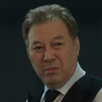 「涙の女王」マンデ会長